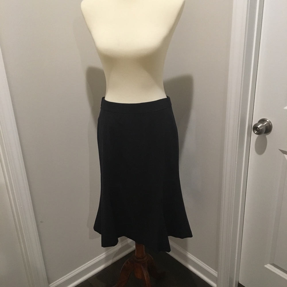 Size 6 - Banana Republic fitted skirt